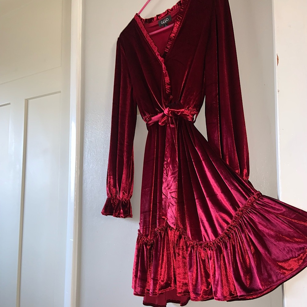 Size small GiGi mid thigh velvet red dress
